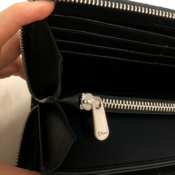 $550 Christian Dior black patent leather wallet - Picture 5 of 11
